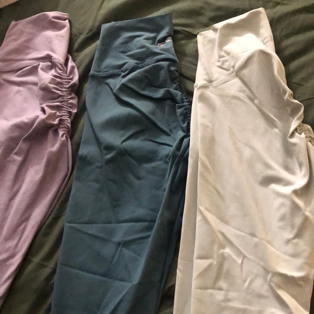 Bundle of 3 echt booty scrunch leggings.